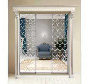 Шкаф-купе Классик 3-х дверный Чешуя 2 зеркала Гладкое 1 зеркало 2380 мм Слоновая кость