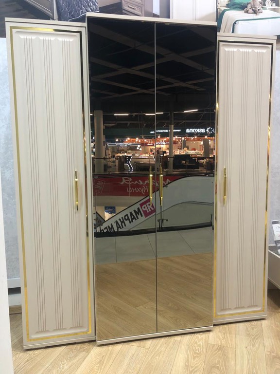 Шкаф 4-х створчатый с зеркалами из комплекта спальни "Замира" Бежевый