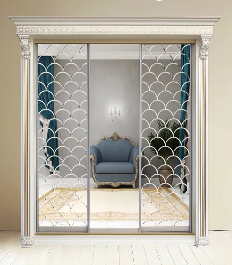 Шкаф-купе Классик 3-х дверный Чешуя 2 зеркала Гладкое 1 зеркало 2380 мм Слоновая кость