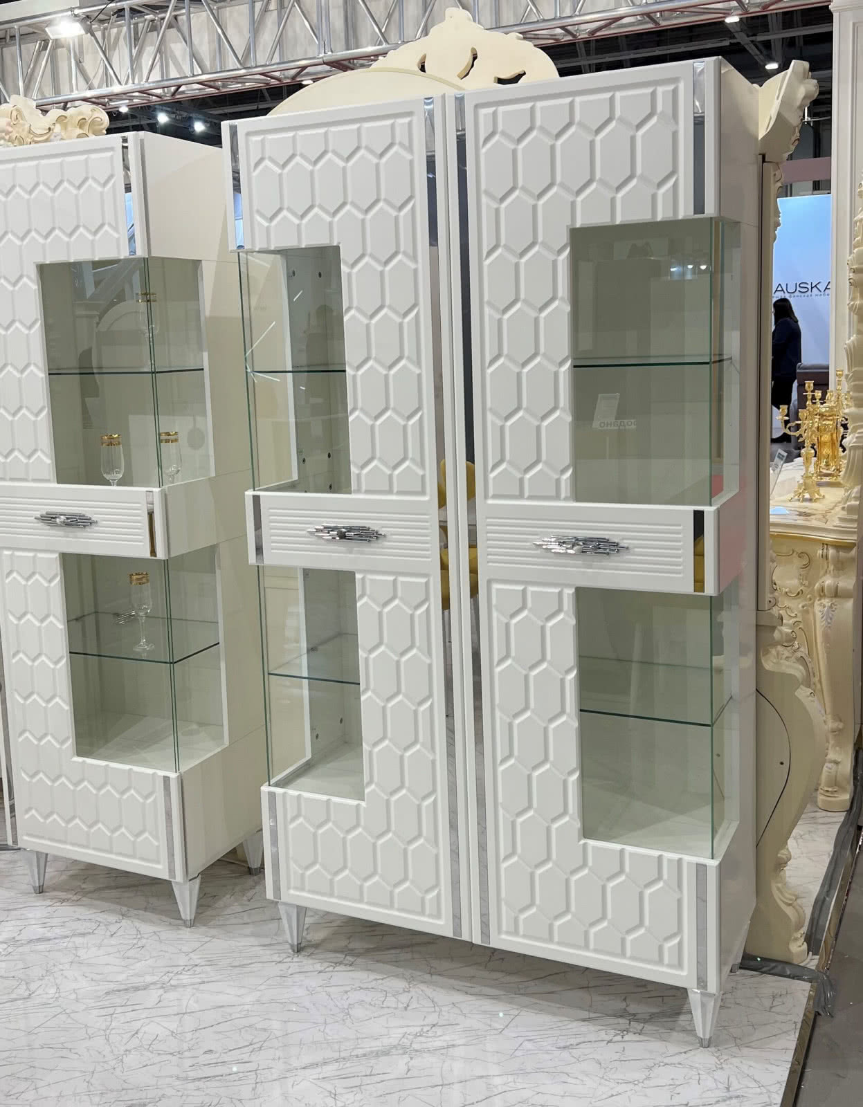 Гостиная Мария ГМР-03 Шкаф-витрина 2-х дверный Белый с серебром