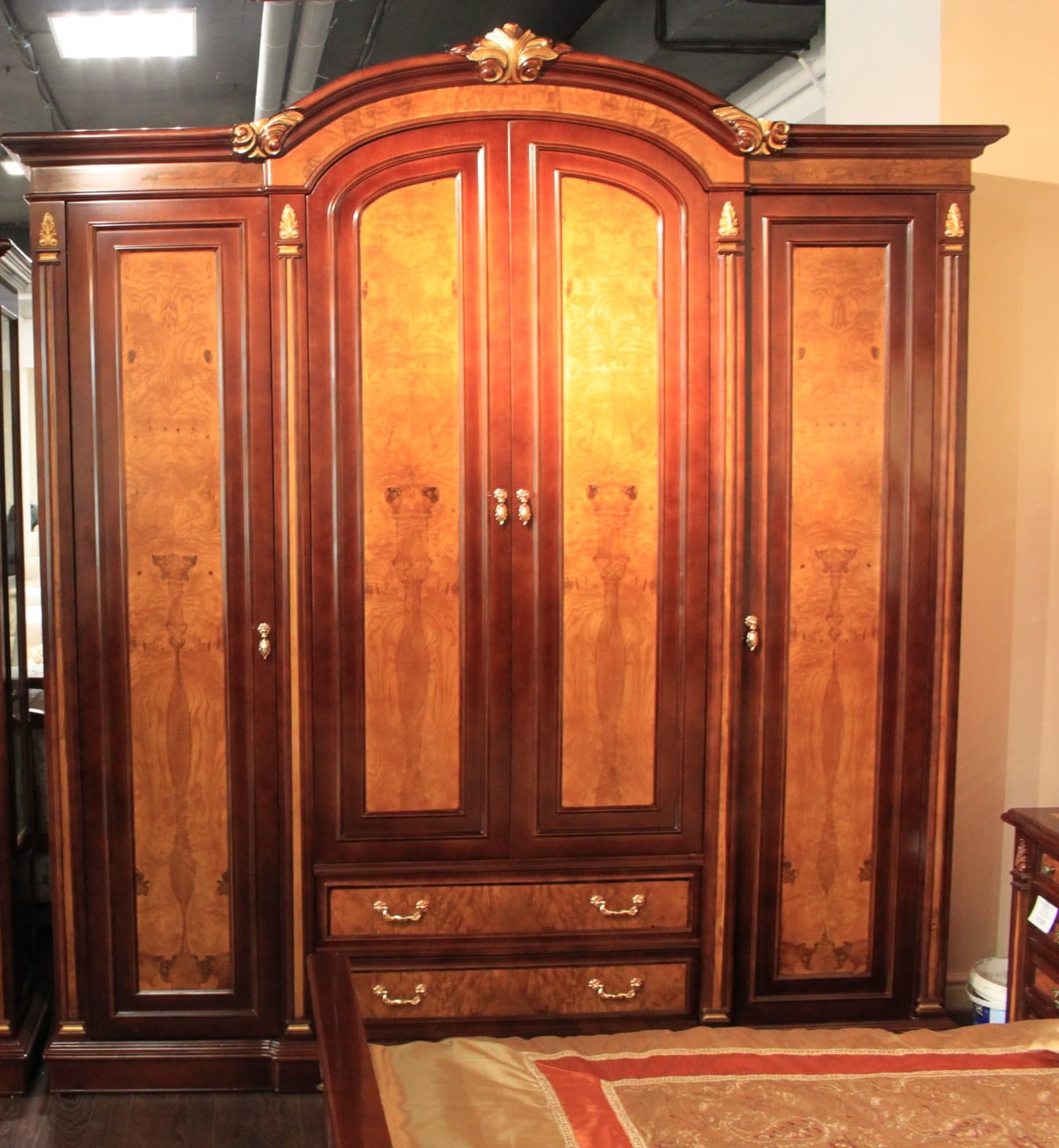 Шкаф 4-дверный Carpenter 216