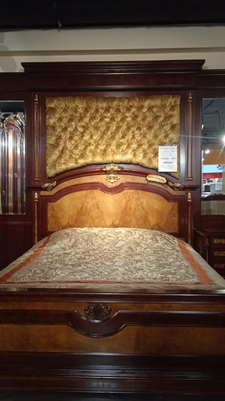 Комплект спальни с капетой и шкафом Carpenter 216